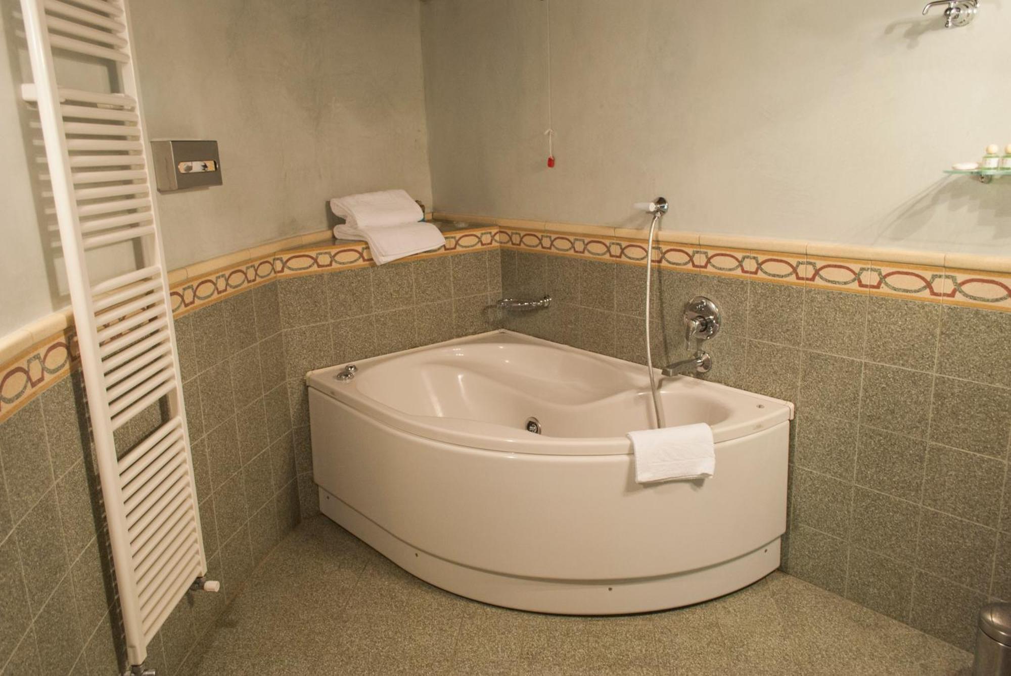 Al Borducan Romantic Hotel - Adults Only Варезе Екстер'єр фото